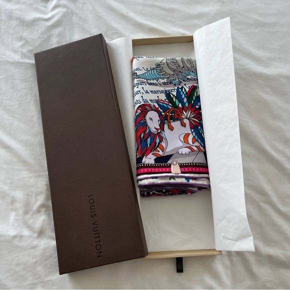 Louis Vuitton Large Scarf Limited Edition 100% Silk - Picture 2 of 8